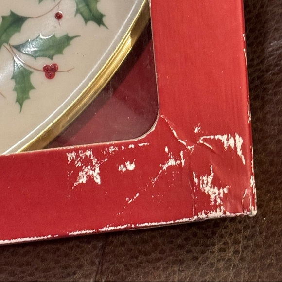 Santa’s Holiday Parade - 2001 Lenox Holiday Annual Christmas Plate - Picture 5 of 6